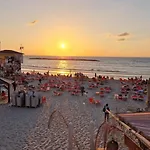 New! 2 Bd Premium Beach House W/Large Balcony